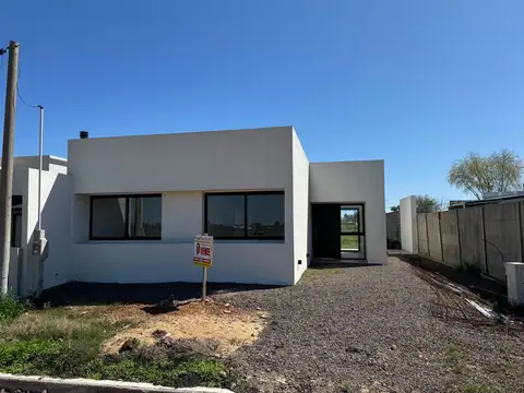 Vendo Casa a Estrenar en Caseros, Entre Ríos.
