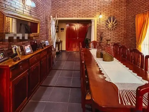Casa en Venta con 4 cocheras