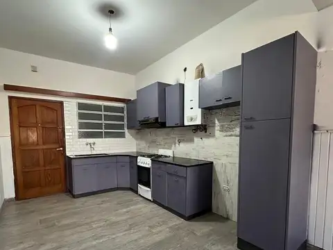 Casa en alquiler de un dormitorio mas comodin en barrio Azcuenaga terraza quincho