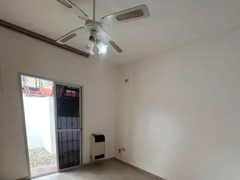 Depto Tipo Casa en Alquiler con 1 cocheras