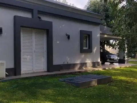 Residencia de Categoria en Barrio Los Puentes