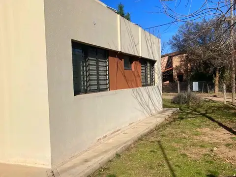 Casa 8 ambientes con 3 baños