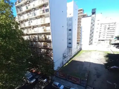 Departamento 1 ambiente a la calle con balcón
