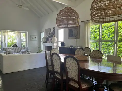 Casa 5 ambientes con 3 baños