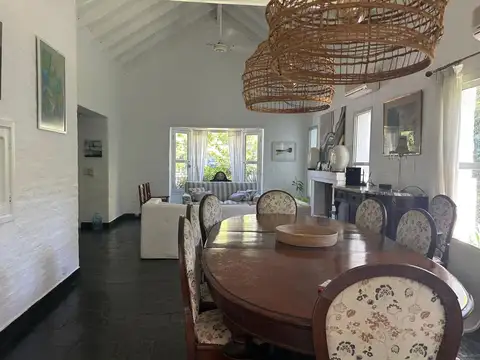 Casa en Venta con 6 cocheras