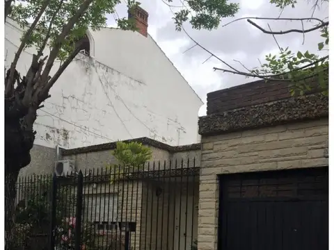 VENTA CASA EN LOTE PROPIO 4 AMBIENTES CON COCHERA, CHILAVERT