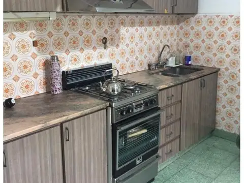 Casa 4 ambientes con 1 baño