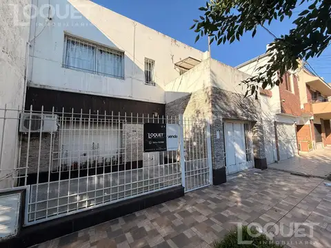 Casa de tres dormitorios con cochera en María Selva