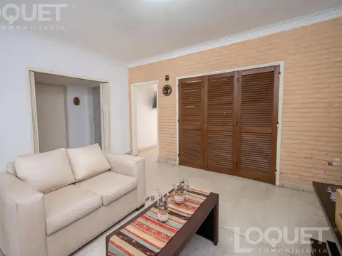 Casa 7 ambientes con 2 baños
