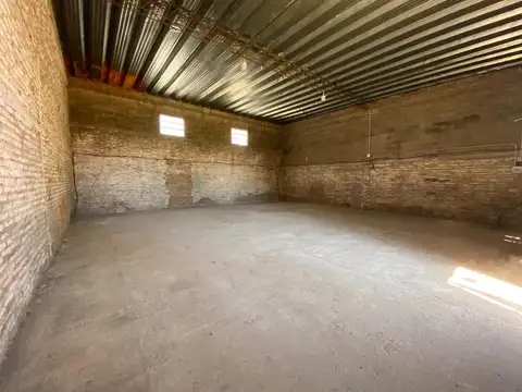 Se vende Galpon y Terreno. SAN CARLOS CENTRO.