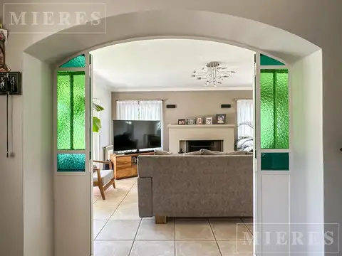 Casa en Venta con 2 cocheras