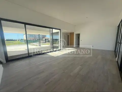 Casa 5 ambientes con 4 baños