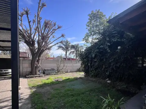 Casa 5 ambientes con 2 baños