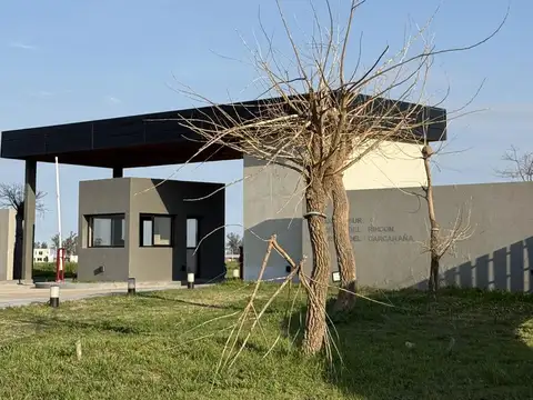 Esquina frente Rio - Solares norte