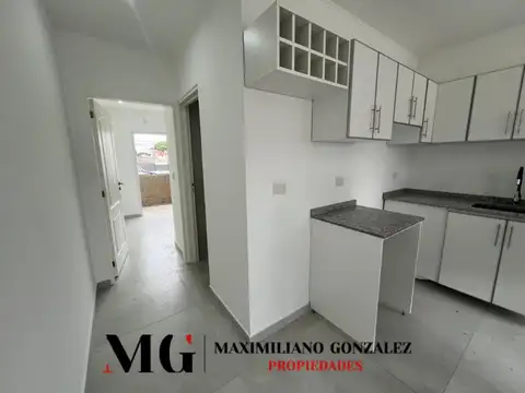 Depto Tipo Casa en Alquiler en Lanus Oeste, $ 600.000