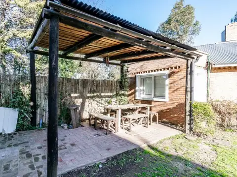 Casa 4 ambientes con 2 baños