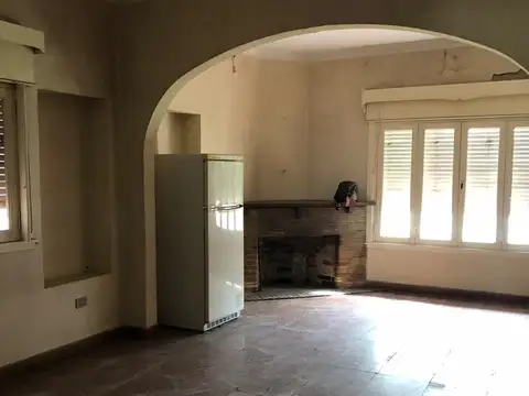 Casa 5 ambientes con 1 baño