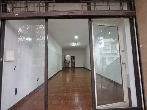Jose Bonifacio 3719- local en centro comercial de sanitarios