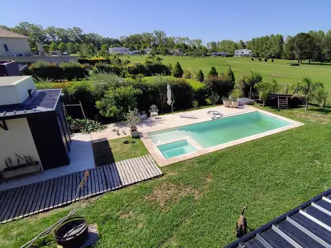 Casa en venta con pileta en una planta, Haras Santa Maria
