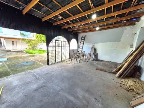 Casa en Alquiler con 2 cocheras