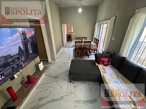 Casa 3 ambientes con 1 baño