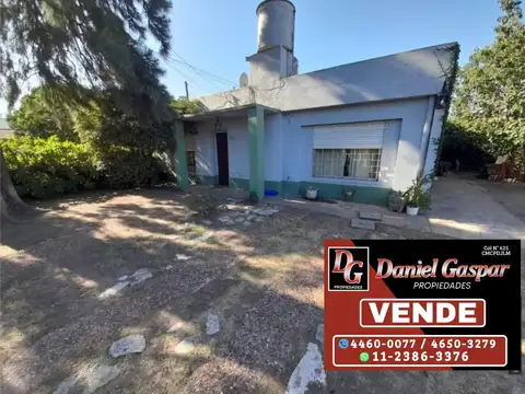 VENTA – CASA 3 AMBIENTES SOBRE DOS LOTES – 400 M2 DE TERRENO