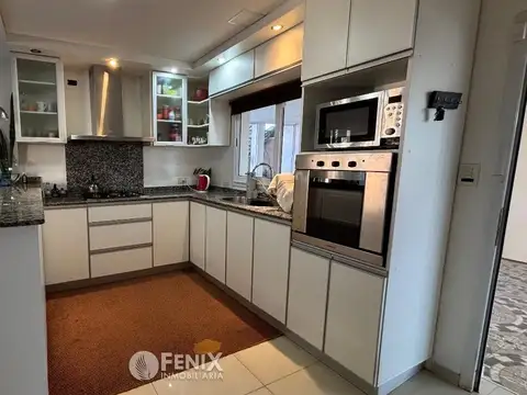 CF1295 - CASA APTA CRÉDITO HIPOTECARIO - 4 DORMITORIOS - AV. SANTA CRUZ Y ZAPIOLA