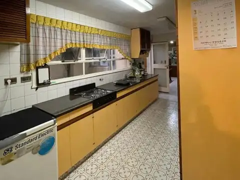 Granaderos 38 , Piso 1