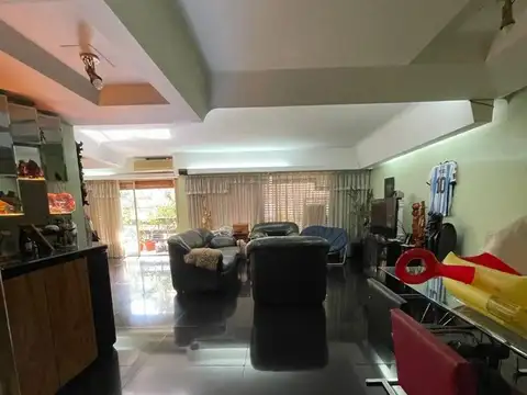 Granaderos 38 , Piso 1