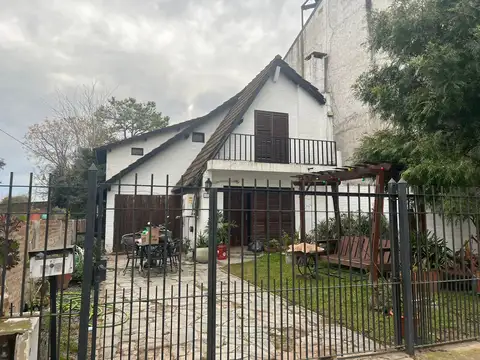 OPORTUNIDAD! VIVIENDA SOBRE AVENIDA PRINCIPAL EN VENTA, GENERAL LAS HERAS
