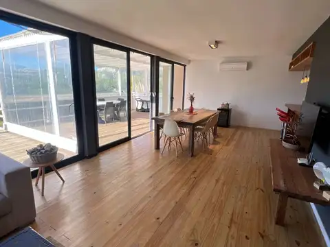 Casa 6 ambientes con 2 baños