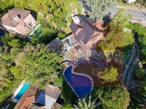 Casa en Venta con 6 cocheras