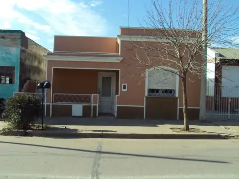 Venta Casa Centrica Excelente Estado.Servicios.Consulte *   