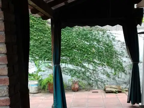 Retasado.PH al fondo.3 ambientes.Fondo libre 12 metros.