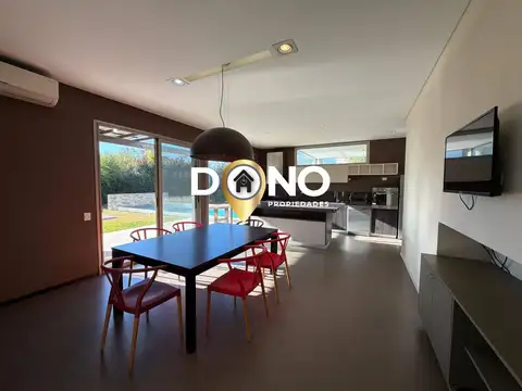 Casa 6 ambientes con 4 baños