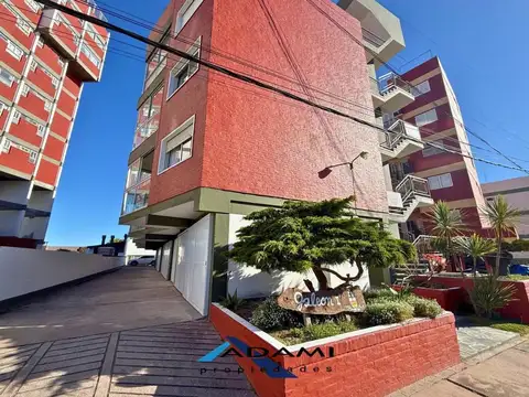 Departamento de 2 ambientes con cochera cubierta