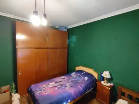 Chalet de 4 Ambientes con Fondo Libre y Terraza En Sarandí.