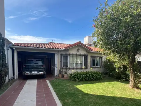 CASA FAMILIAR CON 2 HABITACIONES, GALERÍA Y PILETA EN VENTA, MARCOS PAZ