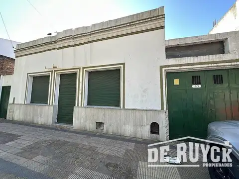 Local con vivienda, a pasos bajo nivel, facil acceso a autopista