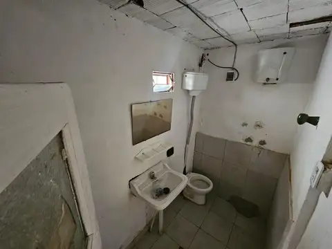 Casa 4 ambientes con 1 baño
