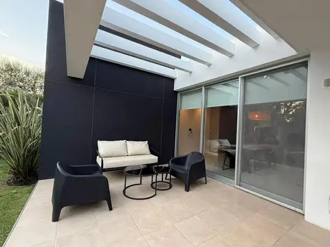 Casa en venta de tres dormitorios, Club de campo La Candida