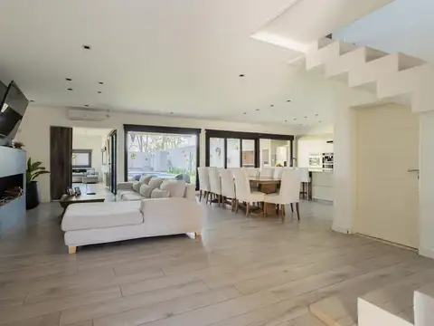 Casa 5 ambientes con 4 baños