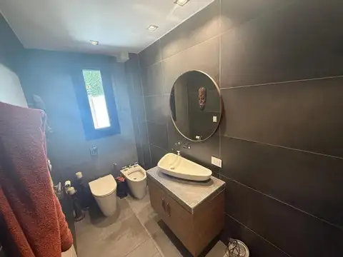 Casa en Venta con 4 cocheras