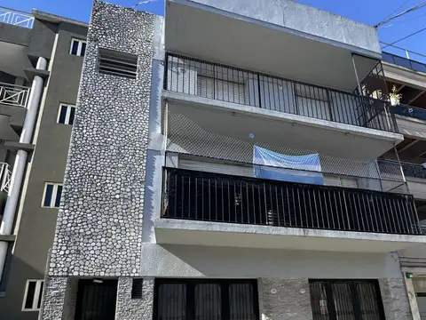 DPTO 2 AMB. PB CON PATIO LATERAL A 10MTS DE AV. EMILIO CASTRO