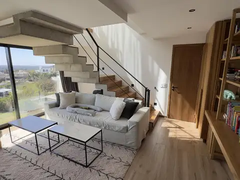 Casa 6 ambientes con 4 baños