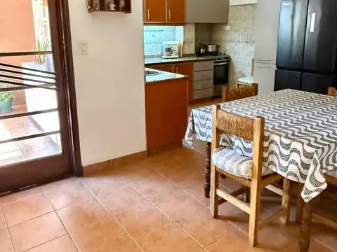IMPECABLE CASA,  A METROS DEL HIPODROMO, 3 dorm (2 en P.B.), 2 BAÑOS, PATIO Y TERRAZA