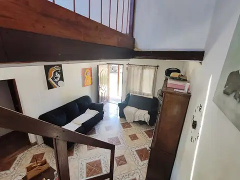 Casa 8 ambientes con 2 baños