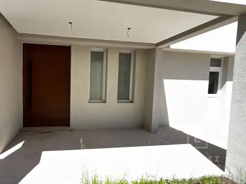 Casa en Venta en El Canton - Norte, USD 360.000