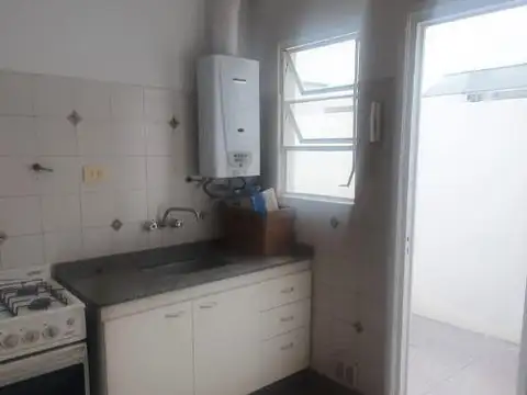 Simbron 3800, Piso PB