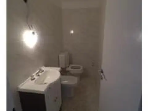 ### DUPLEX EN VENTA con RENTA / 2 DORMITORIOS / COCHERA Y PATIO / JOSE C PAZ (S4310) ###